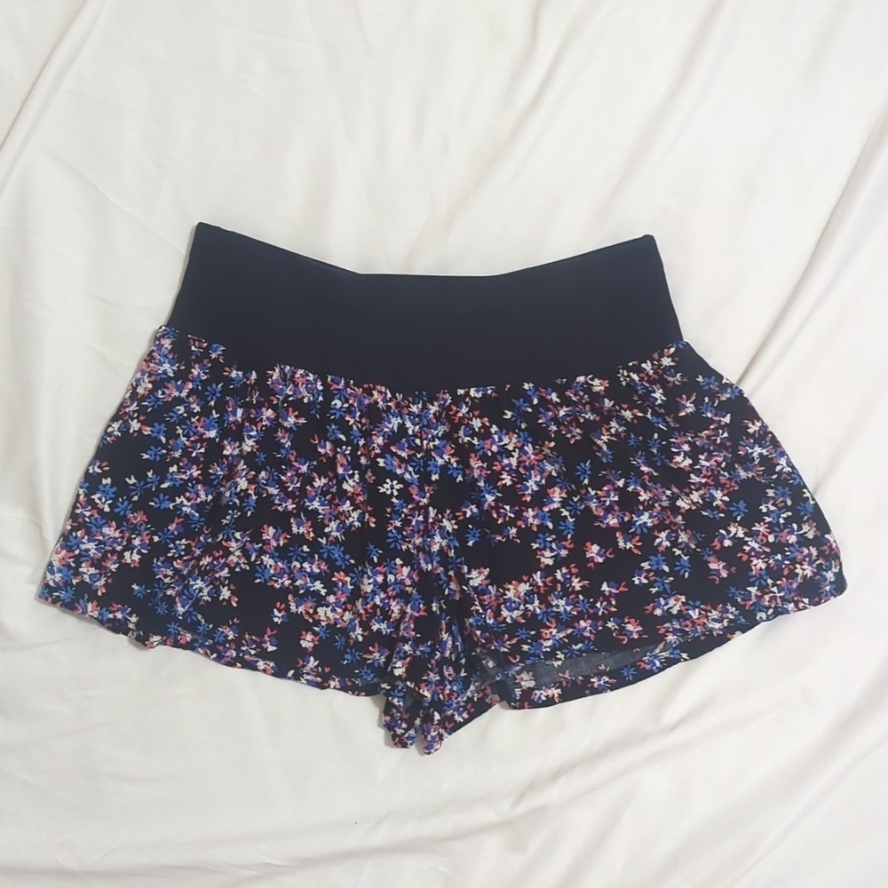 Express Pull On Floral Print Shorts, Color Black/Floral Size XS/TP